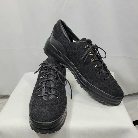 Stuart Weitzman Black Lace Up Shoes Size 7 - Picture 1 of 9